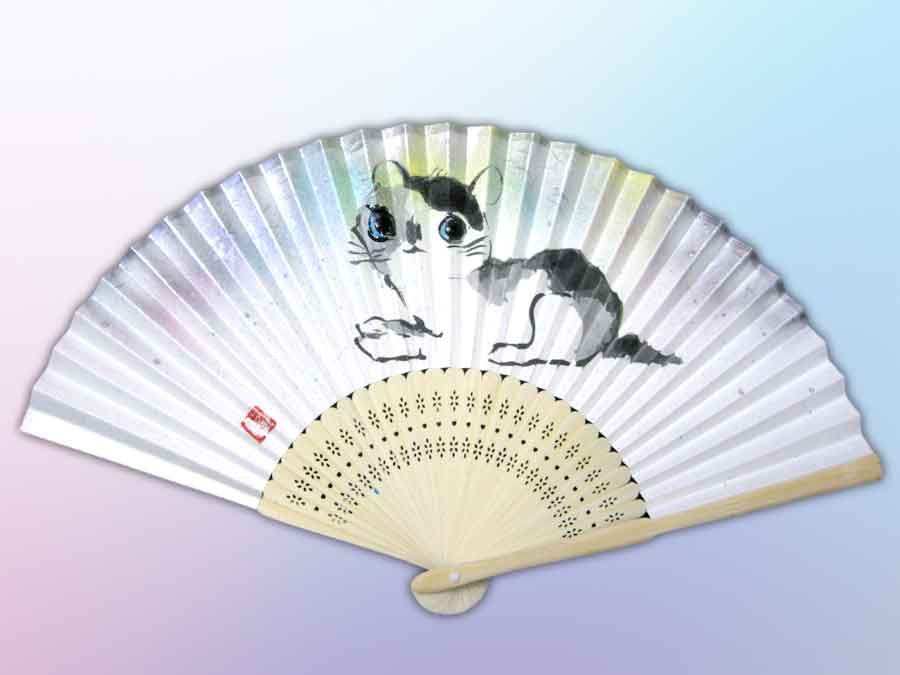 大きな目押したニャンコ