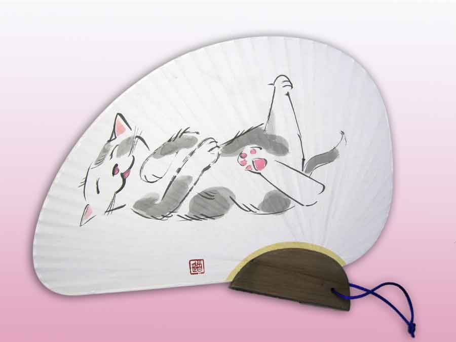 お昼寝ニャンコの千鳥杉柄うちわ　中尾道也