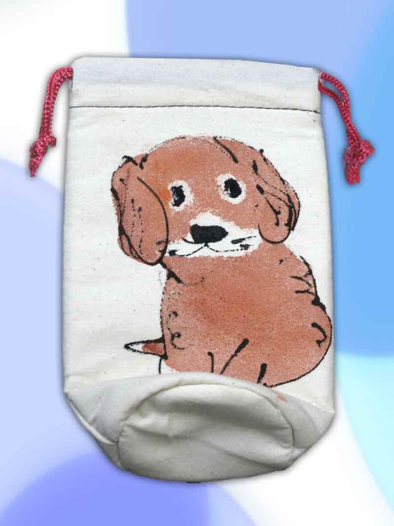 茶色の犬のペットボトルケース