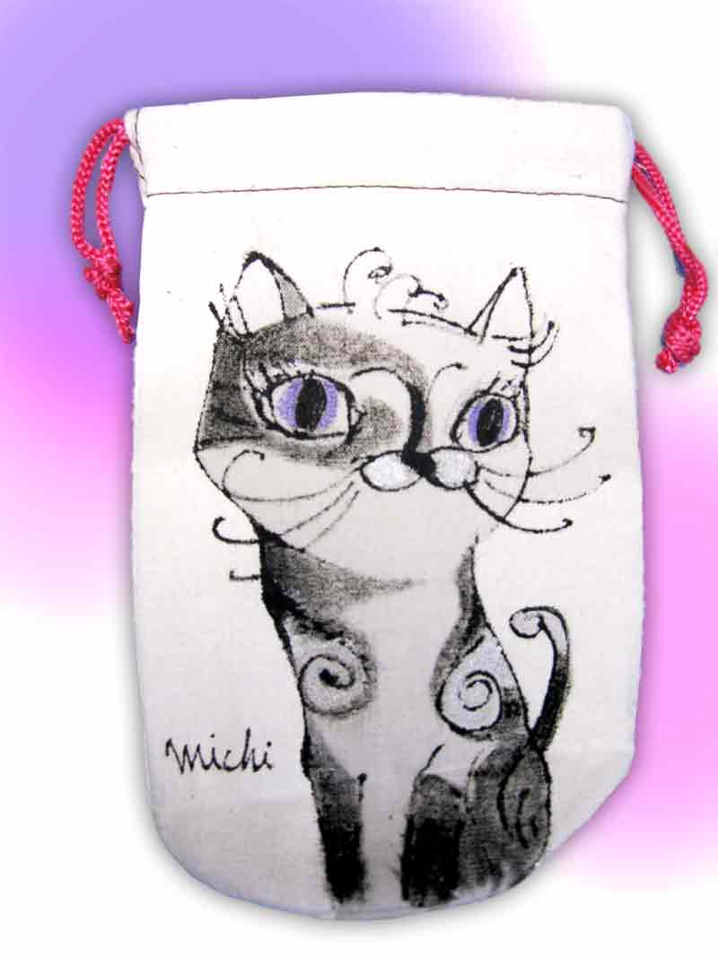 紫の目のカールのヒゲとヘヤーのニャンコ